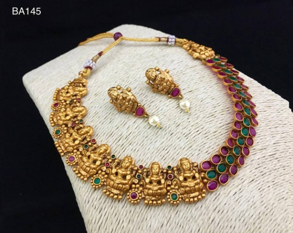 Charming & Alluring Temple Jewelry Chowker Set