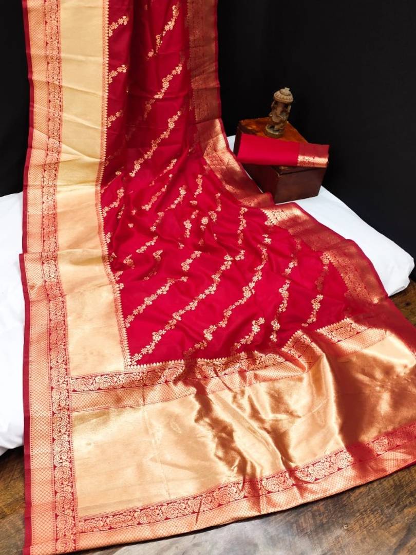Womens Litchi Silk Saree with Unstitched Blouse Piece
